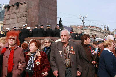 Ветераны ВОВ на параде в честь дня Победы во Владивостоке