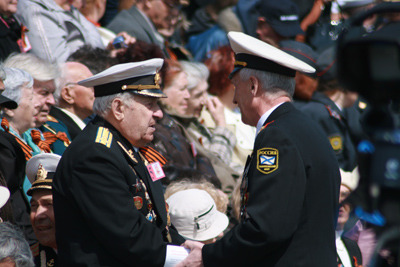 Ветераны ВОВ на параде в честь дня Победы во Владивостоке