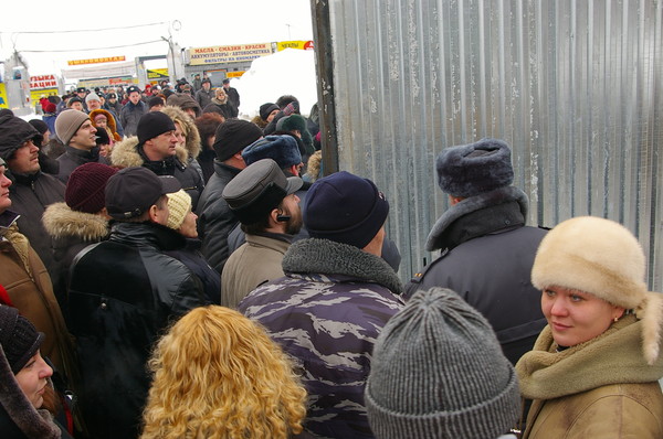 фото бунт против установки ворот и ночные костры на Хасанском 