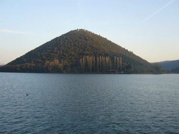 Озеро Пьедилуко (Умбрия)