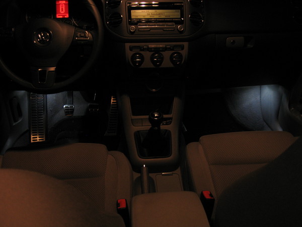 Светодиодная подсветка ног в салоне автомобиля
