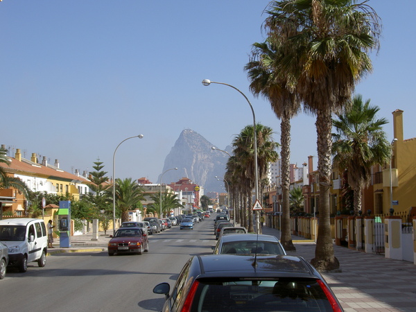 Гибралтар - путешествие в июле 2008. El enemigo no pasara!