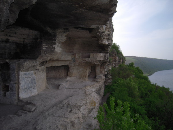 Автопутешествие в Молдавию + Украина: скальные монастыри, винзаводы, музеи, рыбалка - май 2010