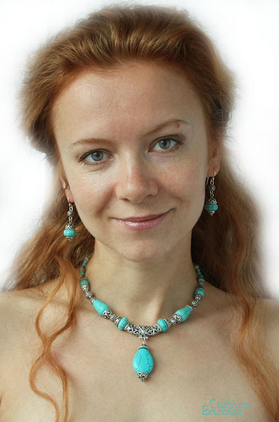 Подвеска из гаулита под бирюзу