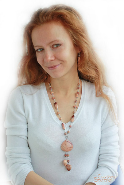 длинные бусы с уральской яшмой