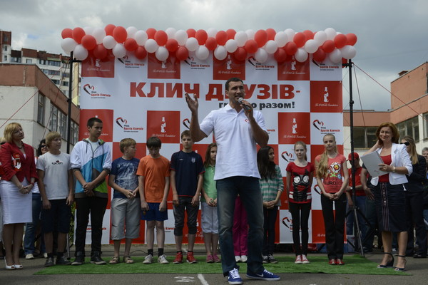 Владимир Кличко откроет спортплощадку в Луганске